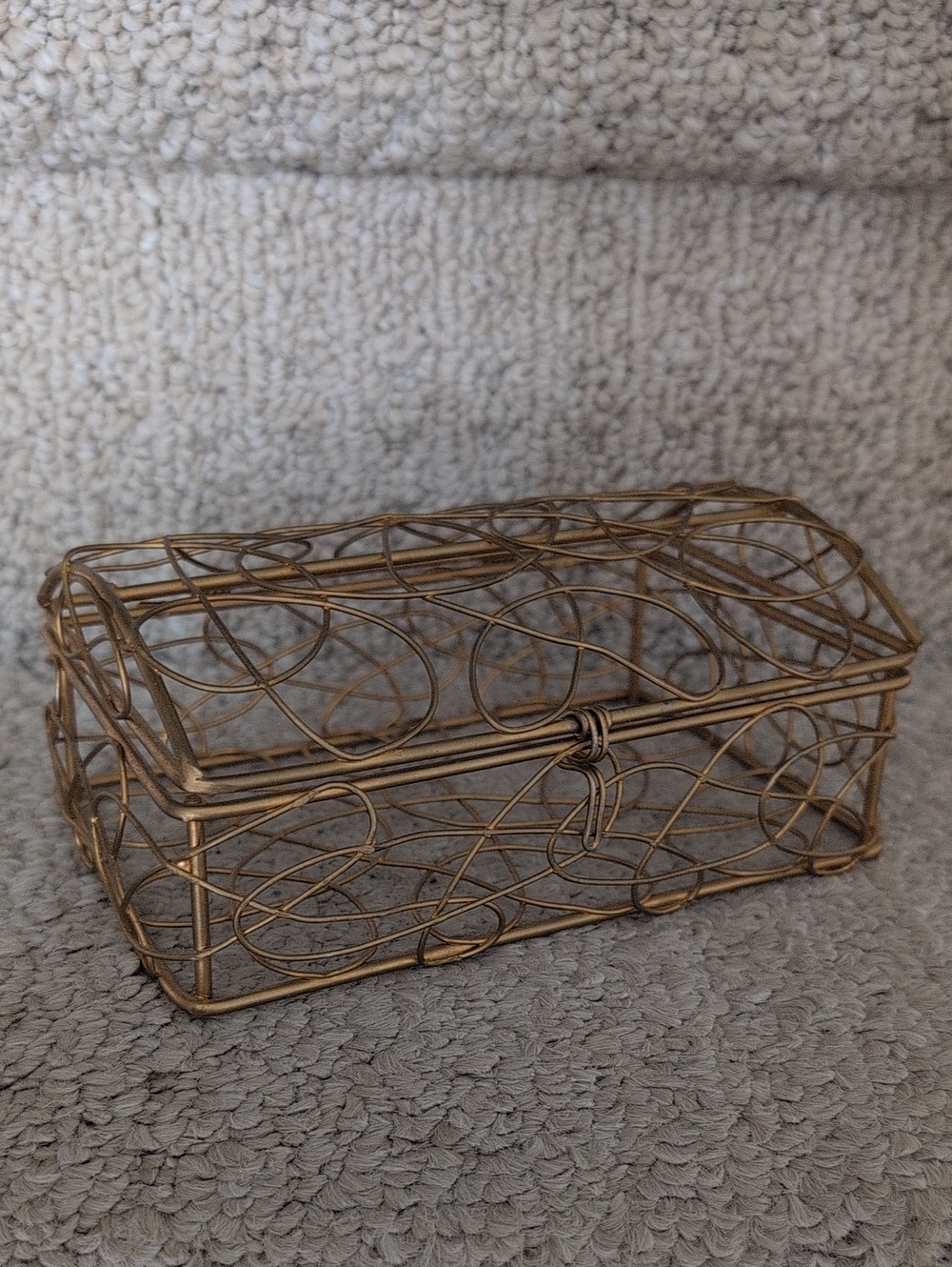 EUC KoDecorative Wire Trinket Box in Antique Gold